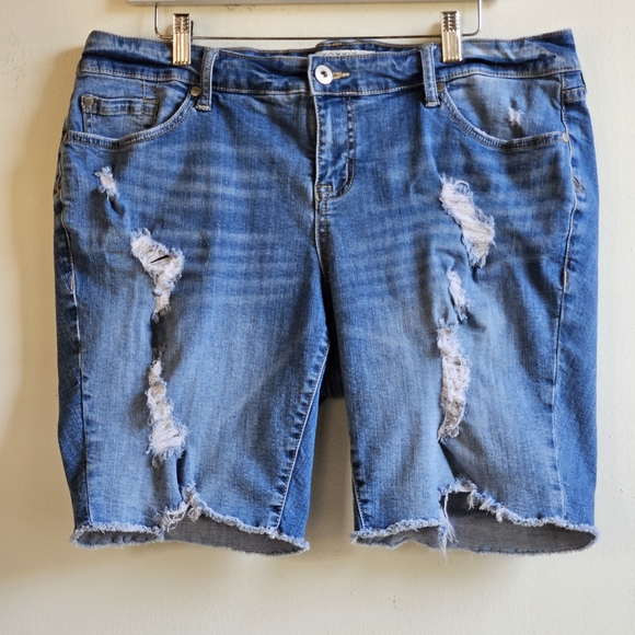 torrid Pants - TORRID DISTRESSED BOYFRIEND SHORTS WOMEN'S SIZE 16